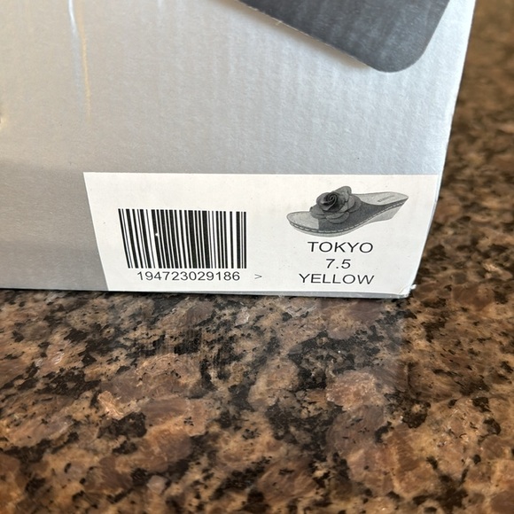 Good Choice Tokyo wedge flower sandal NIB 7.5 - Picture 10 of 10